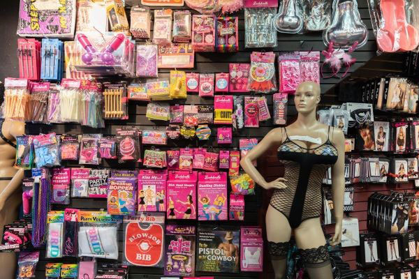 <span class='marker'>shop</span> đồ chơi <span class='marker'>fake</span> <span class='marker'>cửa hàng</span> đồ chơi <span class='marker'>kém chất lượng</span>